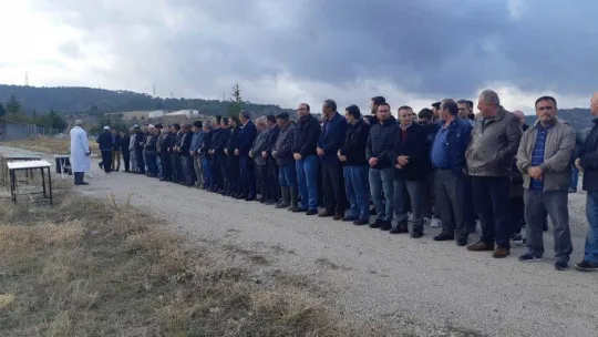 Babaları tarafından katledilen iki kardeş ve anneleri son yolculuğuna uğurlandı