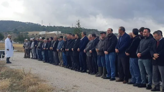 Babaları tarafından katledilen iki kardeş ve anneleri son yolculuğuna uğurlandı