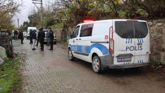 Babasını döven kuzenini 5 el ateş ederek öldürdü