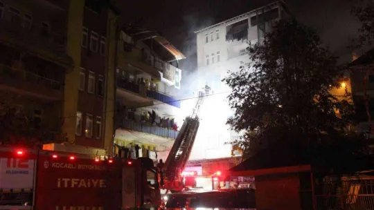 Baca yangını vatandaşları sokağa döktü