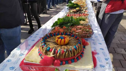 Bağcılar Belediyesi tarafından 5 ton hamsi dağıtıldı