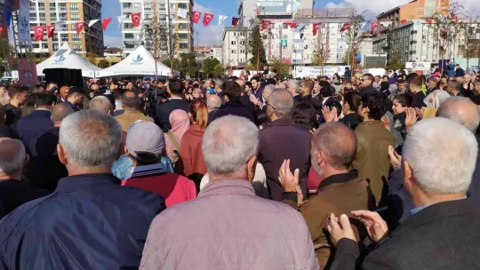 Bağcılar Belediyesi tarafından 5 ton hamsi dağıtıldı