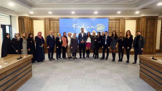 Bağcılar'da bir araya gelen kadın radyocular, kadına şiddete dikkat çekti