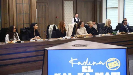 Bağcılar'da bir araya gelen kadın radyocular, kadına şiddete dikkat çekti