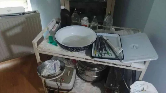 Bağcılar'da kaçak muayenehaneye baskın: Emekli doktor gözaltına alındı