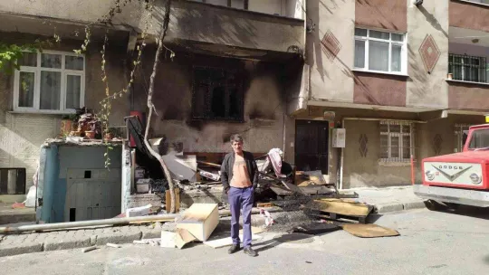 Bağcılar'da madde bağımlısı şahıs önce evin camlarını kırdı sonra ateşe verdi