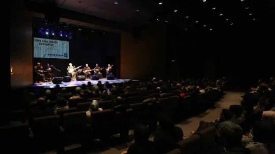 Bağlama ustası Cengiz Özkan Eyüpsultanda konser verdi