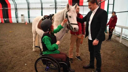 Bahçelievler Belediyesinden özel çocuklara 'At'la Terapi' hizmeti