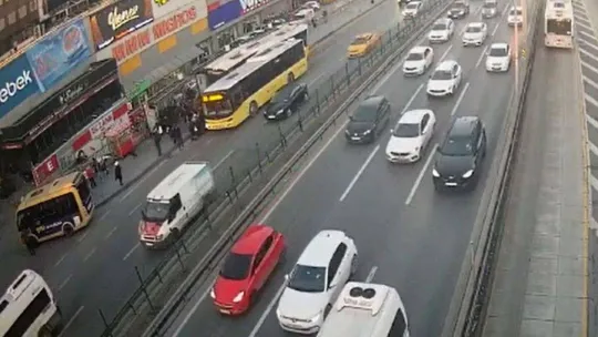 Bahçelievler'de 1 kişinin öldüğü 5 kişinin yaralandığı İETT otobüsü kazası kamerada