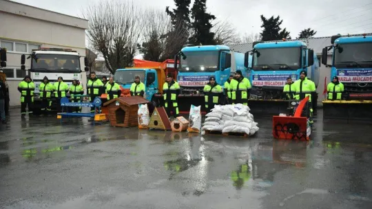 Bahçelievler'de kar yağışına karşı bin 200 personel, 152 araç ve iş makinesi 7/24 görev yapacak