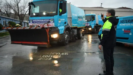 Bahçelievler'de kar yağışına karşı bin 200 personel, 152 araç ve iş makinesi 7/24 görev yapacak