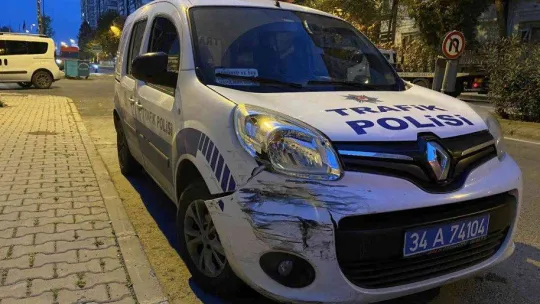 Bahçelievler'de marketin deposunu soymaya çalışan hırsızları polis ekipleri suçüstü yakaladı