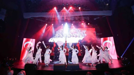 Bahçeşehir Kolejinden Cumhuriyet'in 99. yıldönümüne özel kutlama