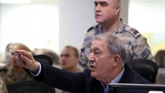Bakan Akar, 'Pençe-Kılıç Hava Harekatı'nı Hava Kuvvetleri Harekat Merkezinden sevk ve idare etti