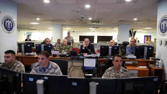 Bakan Akar, 'Pençe-Kılıç Hava Harekatı'nı Hava Kuvvetleri Harekat Merkezinden sevk ve idare etti