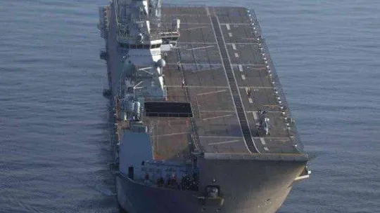 Bakan Akar, dünyanın ilk SİHA gemisini inceledi