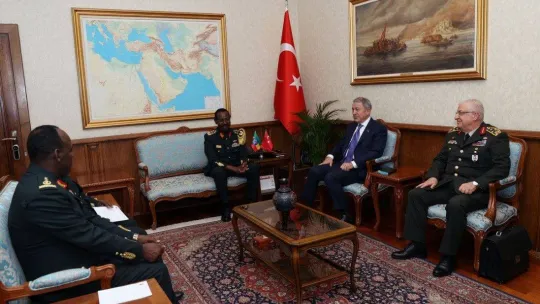 Bakan Akar, Etiyopya Genelkurmay Başkanı Mareşal Birhanu Jula'yı kabul etti