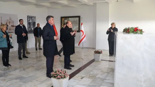 Bakan Bilgin, Denktaş ve Küçük'ün anıt mezarlarını ziyaret etti