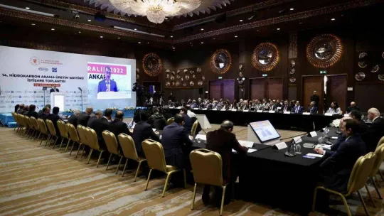 Bakan Dönmez: '2023'te günlük 100 bin varil yurt içi petrol üretme hedefi koyduk'