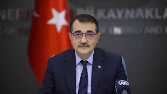 Bakan Dönmez: 'İthal danışmanlarla Türkiye'nin enerjisini yönetmeye talip olmak enerji kapitülasyonlarına kapı aralamaktır'