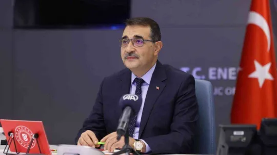 Bakan Dönmez: 'İthal danışmanlarla Türkiye'nin enerjisini yönetmeye talip olmak enerji kapitülasyonlarına kapı aralamaktır'