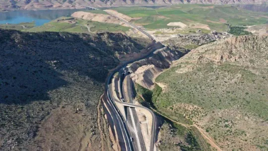 Bakan Karaismailoğlu: '55 günde 12 eseri hizmete sunduk'