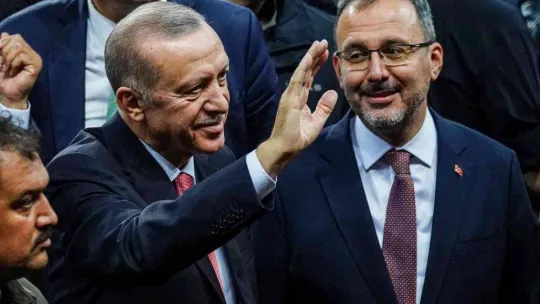 Bakan Kasapoğlu: 'Futbolcular ve teknik ekibi gönülden kutluyorum'