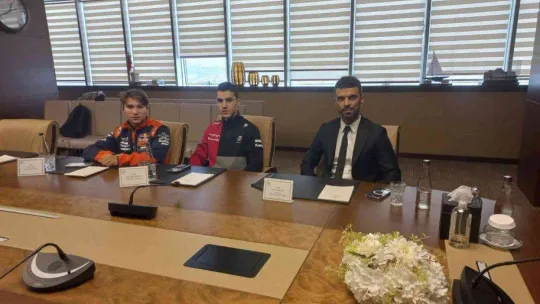 Bakan Kasapoğlu, dünya şampiyonu milli motosikletçileri ağırladı