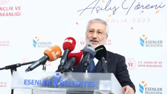 Bakan Kasapoğlu, Esenler'deki spor kompleksinin açılışına katıldı