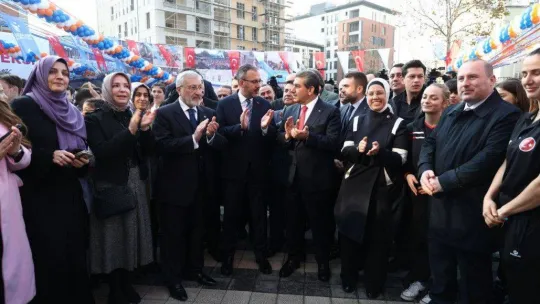 Bakan Kasapoğlu, Esenler'deki spor kompleksinin açılışına katıldı