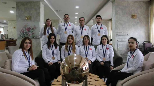 Bakan Kasapoğlu, Golbol Kadın Milli Takımı'nı tebrik etti