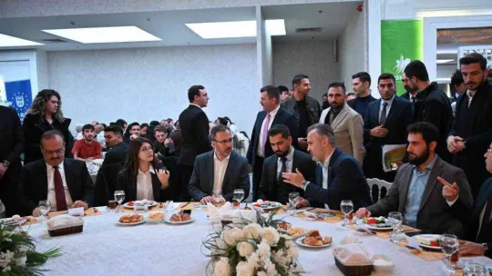 Bakan Kasapoğlu ve Başkan Aktaş gençlerle buluştu