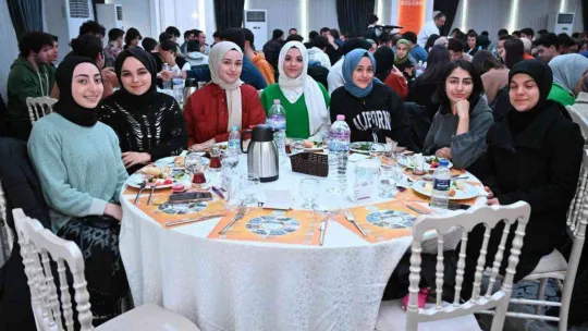 Bakan Kasapoğlu ve Başkan Aktaş gençlerle buluştu