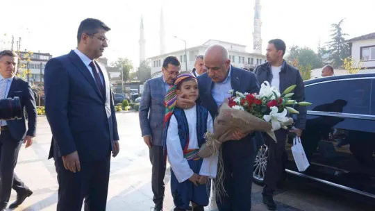 Bakan Kirişçi, Edirne Valiliği'ni ziyaret etti