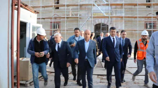 Bakan Kirişci, restorasyonu devam eden Selimiye'de incelemelerde bulundu