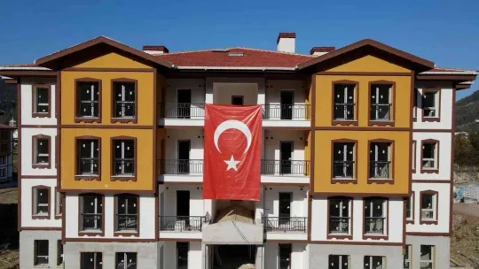 Bakan Kurum: 'Ayancık'a sağlam, güvenli konutlar ve 2 sanayi sitesi kazandırıyoruz'