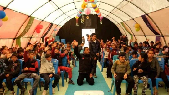 Bakan Kurum: 'Depremden etkilenen kardeşlerimizin ne ihtiyacı varsa hepsine yetişmeye çalışıyoruz'