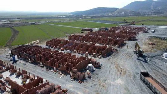 Bakan Kurum: 'Kalıcı konutlarımızı tamamlayana kadar vatandaşımızı mağdur etmeyeceğiz'