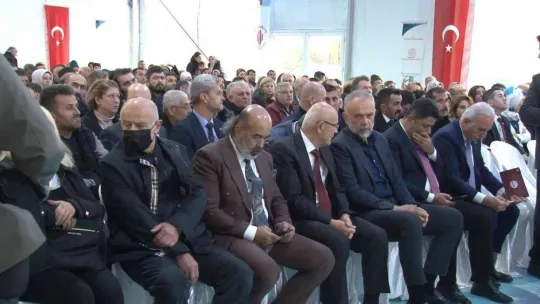 Bakan Özer: 'Garibanın derdi ile hemhal oluyor gibi görünenler, arkasını kazıdığınız zaman başörtüsü yasakçısı çıkıyor'