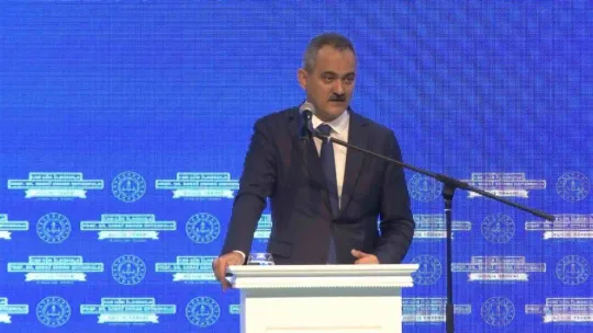 Bakan Özer: 'Garibanın derdi ile hemhal oluyor gibi görünenler, arkasını kazıdığınız zaman başörtüsü yasakçısı çıkıyor'