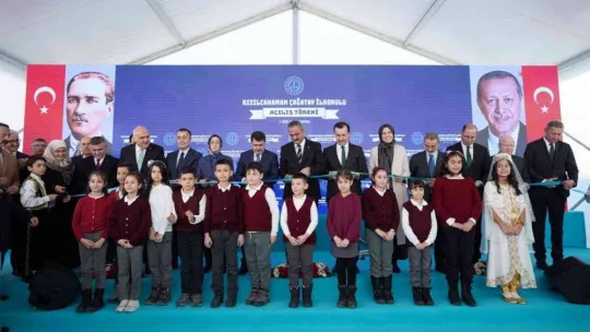 Bakan Özer: 'Türkiye Yüzyılı'nın ihtiyaç duyduğu insan kaynağını yetiştirmek için çalışacağız'