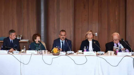 Bakan Özer, Eğitim Reformu Girişimi yöneticileriyle bir araya geldi