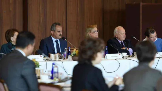 Bakan Özer, Eğitim Reformu Girişimi yöneticileriyle bir araya geldi