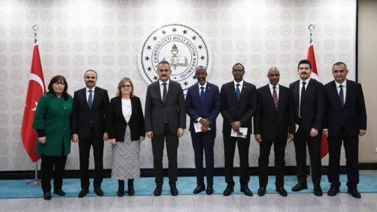 Bakan Özer, Somalili mevkidaşı Mohamed ile görüştü