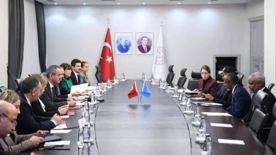 Bakan Özer, Somalili mevkidaşı Mohamed ile görüştü