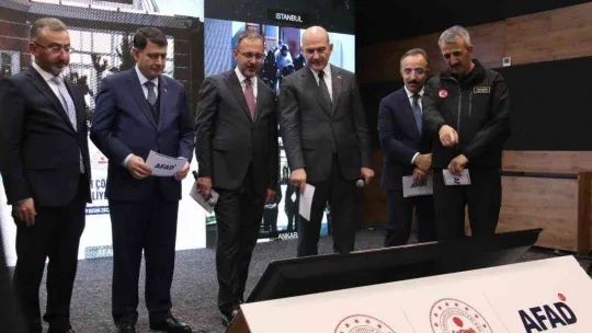 Bakan Soylu: 'Ayın 12'sinde, Düzce depreminin yıl dönümünde saat 18.57'de deprem ve ülke tatbikatı gerçekleştireceğiz'