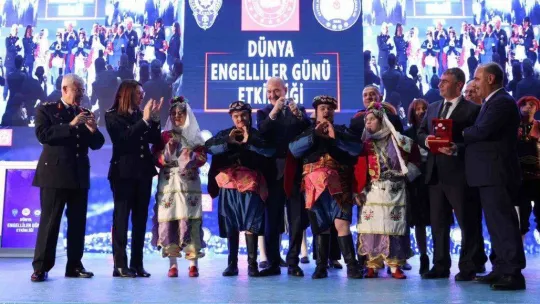 Bakan Soylu: 'Sevgi bütün engelleri aşar'
