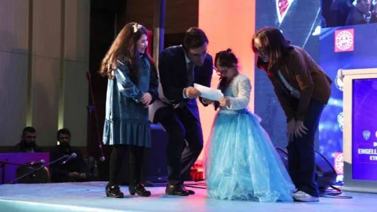 Bakan Soylu: 'Sevgi bütün engelleri aşar'