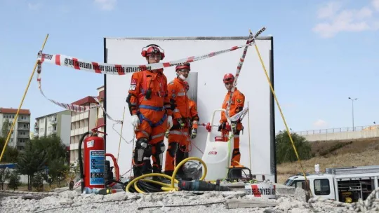 Bakan Soylu: 'Türkiye çapında kurulan 27 afet bölgesel lojistik depo ve 54 lojistik destek depomuz var'