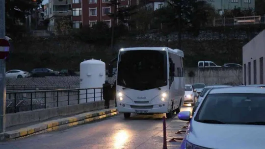Bakan Soylu'nun yönettiği operasyonda gözaltına alınan şüpheliler sağlık kontrolünden geçiriliyor